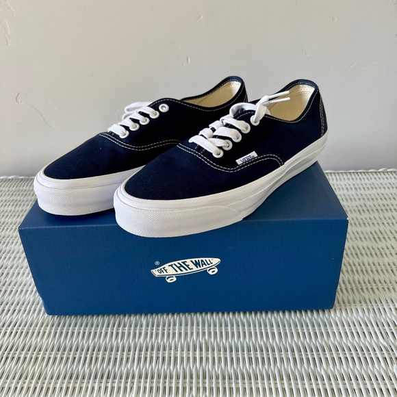vans premium authentic sneakers in canvas - Picture 1 of 9